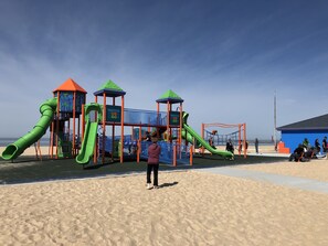 Children’s area - Tall Oaks -nearby walk to  the beach -Muskegon Pere Marquette park in Bluffton  (Muskegon)