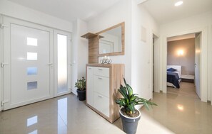 5 Schlafzimmer, Zimmersafe, Reisekinderbett, kostenloses WLAN