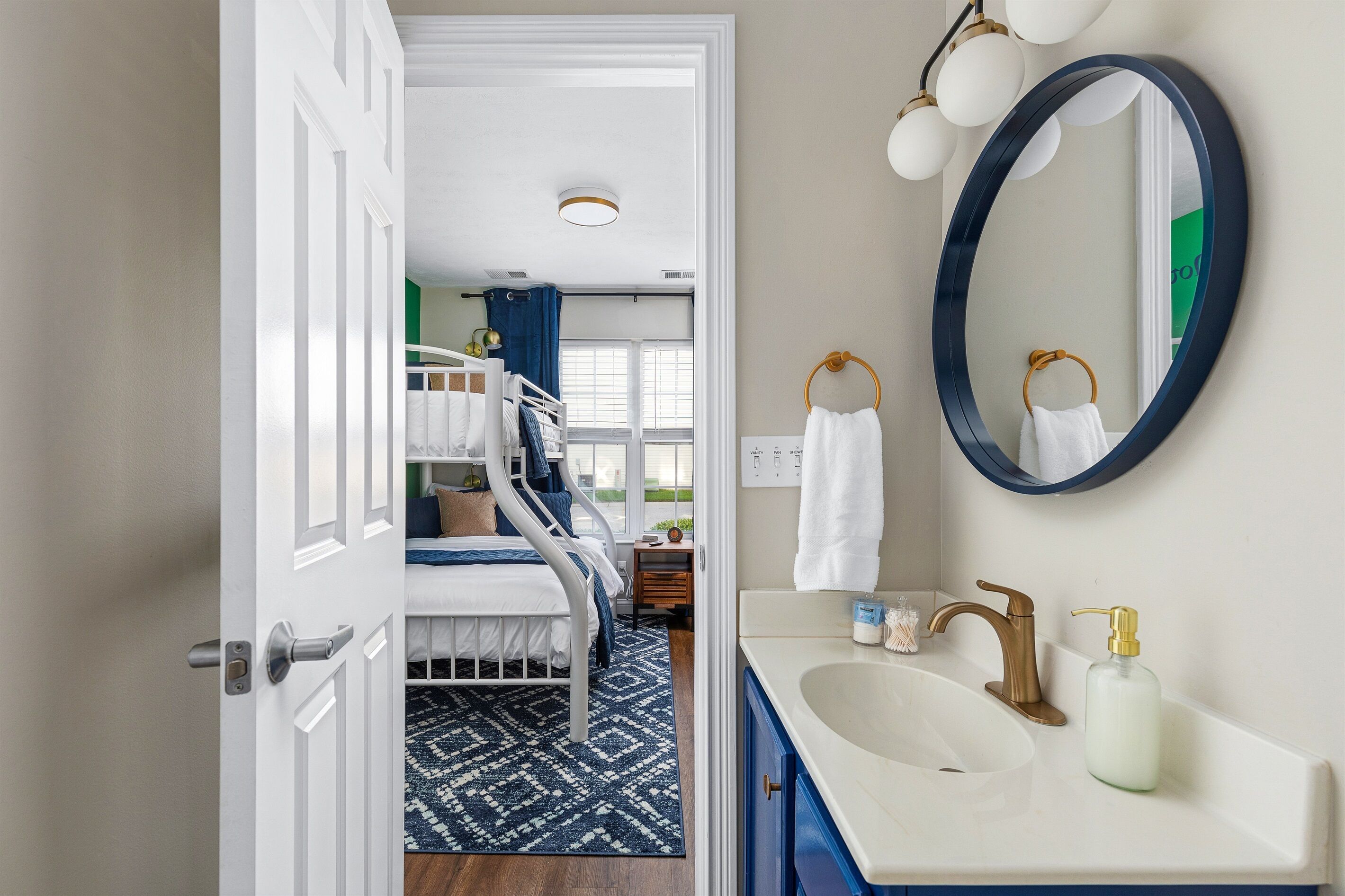 3 chambres, fer et planche à repasser, Wi-Fi gratuit, draps fournis