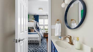 3 chambres, fer et planche à repasser, Wi-Fi gratuit, draps fournis