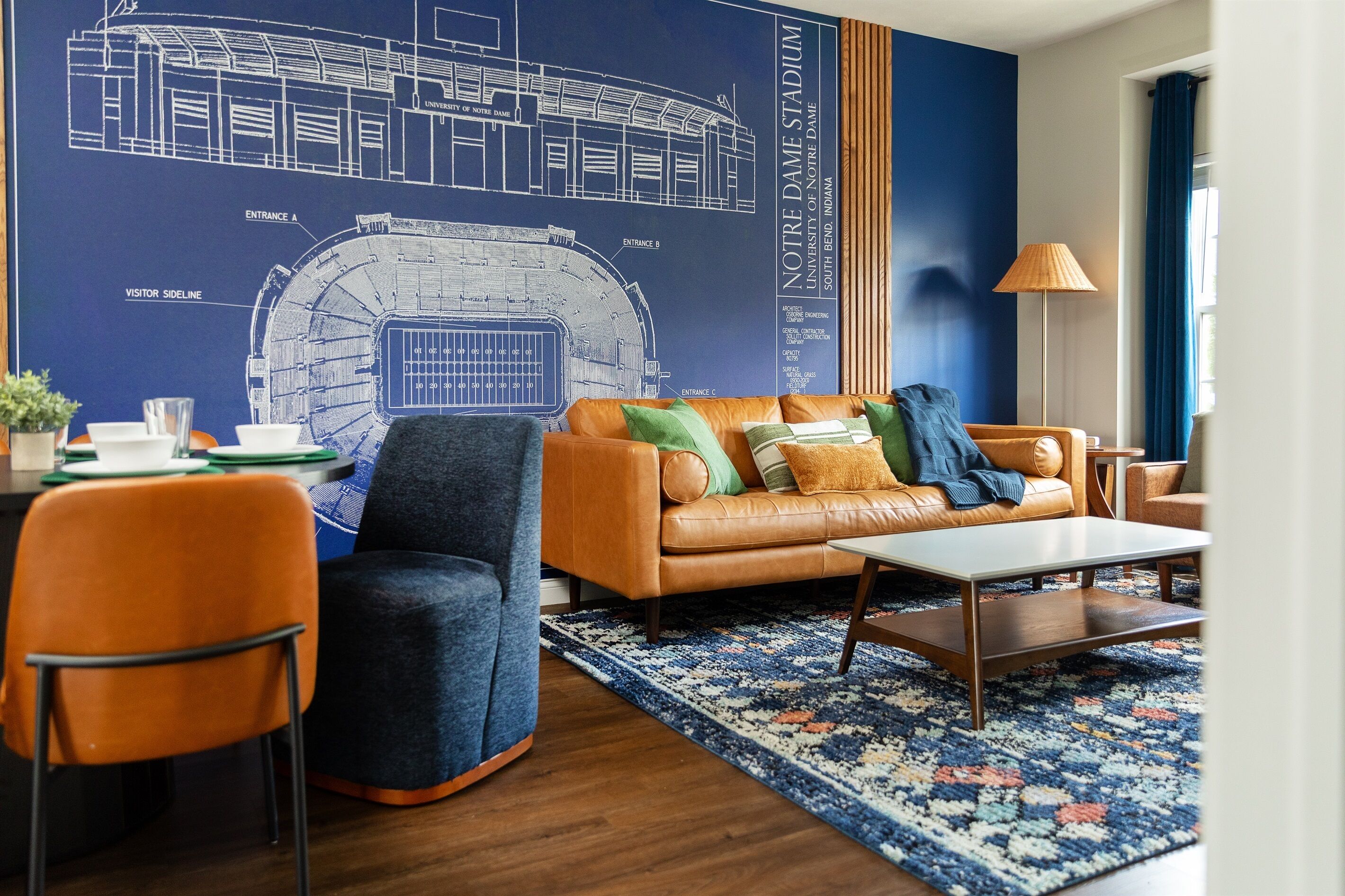 Una Smart TV, una chimenea, un reproductor de DVD