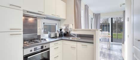 Kühlschrank, Herdplatte, Geschirrspüler