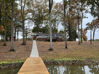 On Weiss Lake with pier and close to boat ramp