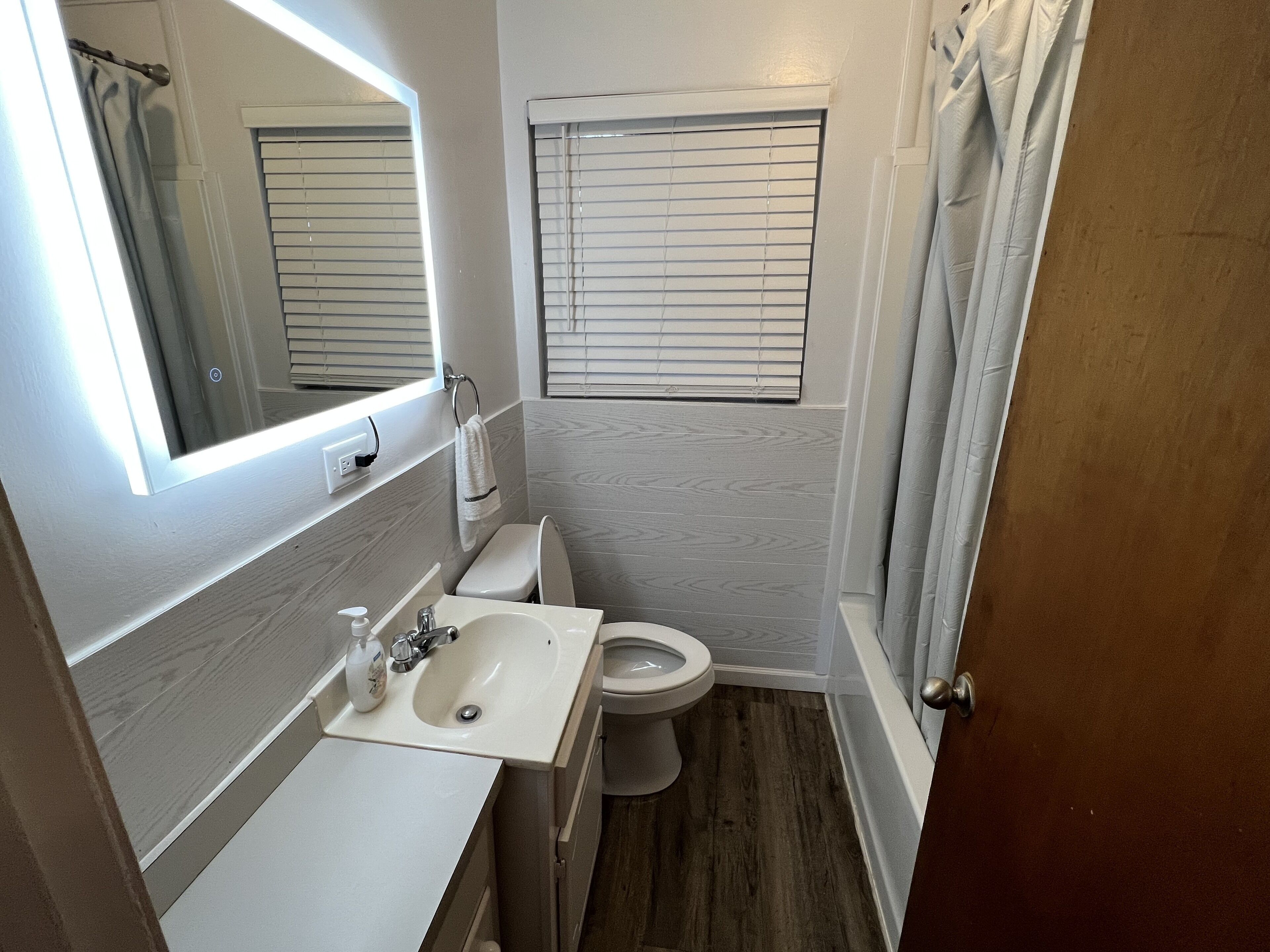 毛巾、肥皂、卫生纸