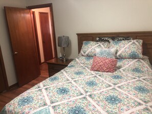 2 habitaciones, cuna de viaje, wifi gratis y ropa de cama