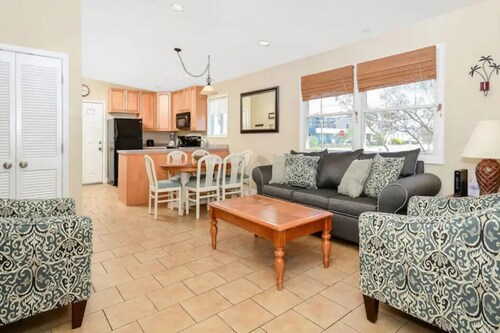 Ocean City Bayside Retreat Unit A - Cozy Family Getaway Near Beach & Dining! 