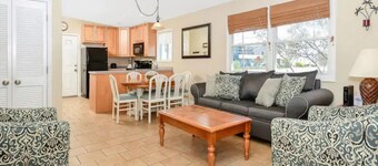 Ocean City Bayside Retreat Unit A - Cozy Family Getaway Near Beach & Dining! 