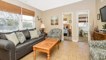 TV connectée, lecteur de DVD, livres