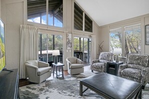 Smart TV, stereo - Lake front property with huge dock connected to Margaritaville (Osage Beach)