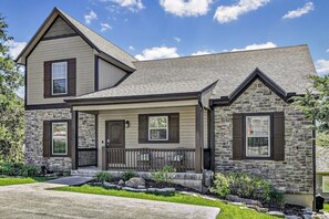 Exterior - Master Suites with Pool, Splash Pad & Foosball! (Hollister)