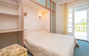 6 bedrooms, free WiFi, bed sheets