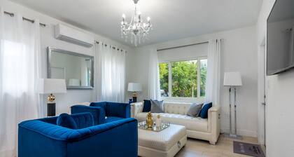 Quaint Luxury 1/1 Villa with HEATED Pool-BEST LOCATION- walk to everything!