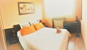 1 quarto, berço de viagem, roupa de cama, acesso para cadeiras de rodas