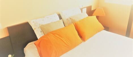 1 chambre, lit parapluie, draps fournis