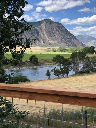 Studio apartment on the banks of Yellowstone River