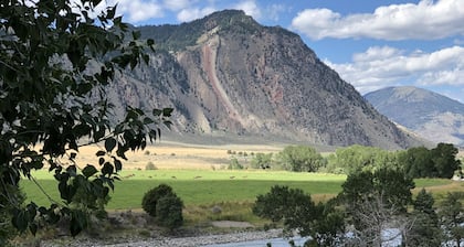 Studio apartment on the banks of Yellowstone River