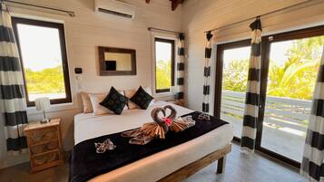 3 slaapkamers, een bureau, een strijkplank/strijkijzer, reisbedje