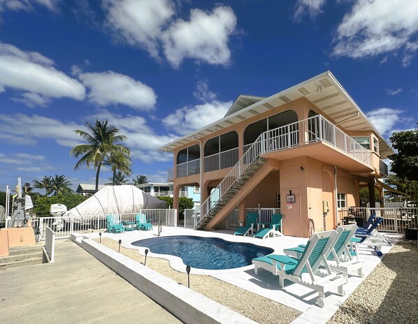 Outdoor pool, a heated pool