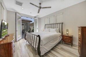 4 室のベッドルーム、デスク、アイロン / アイロン台、WiFi