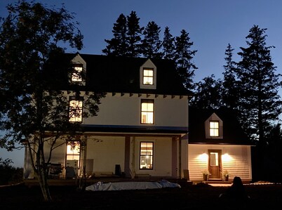 Completely renovated secluded 6 bedroom farmhouse in central PEI