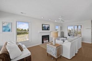 Smart TV - Relax, unwind and have a great time at Two Beaches. (Topsail Beach)