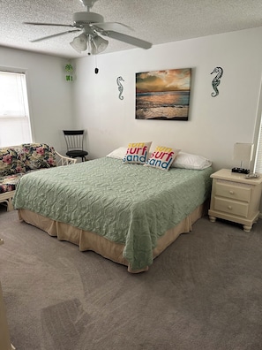 2 slaapkamers, een strijkplank/strijkijzer, gratis wifi, beddengoed