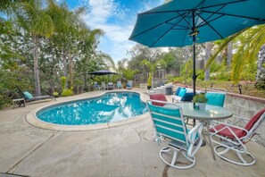 Utomhuspool och uppvärmd pool