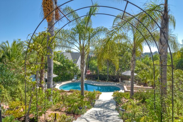 Outdoor pool, a heated pool - Secluded Home, Sleeps 11+  Solar Heated Pool.  HOT TUB SPA,  9 miles to beach (Vista)