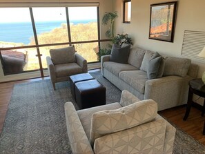 Een smart-tv, een filmbibliotheek en een stereo