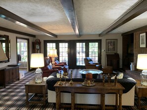 Smart TV, fireplace, DVD player, books