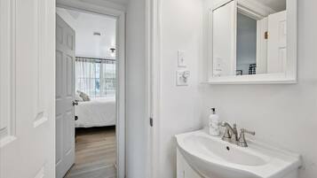 Combined shower/bathtub