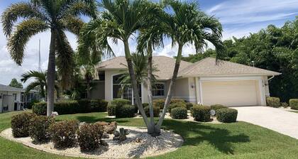 Amazing Sunsets Waterfront Pool home direct River Access Close to everything