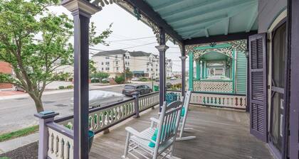 1 Block from Cape May Beach & walking distance to center of town- 3rd Floor Unit