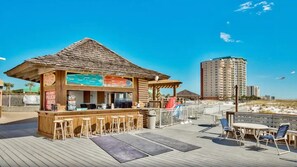 Outdoor dining - Pelican Beach Resort -Walkout unit -On the Beach! (Destin)