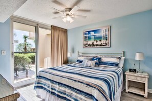 2 bedrooms, iron/ironing board, travel cot, WiFi - Pelican Beach Resort -Walkout unit -On the Beach! (Destin)