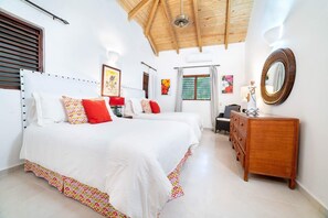5 bedrooms, iron/ironing board, WiFi, bed sheets - Los Lagos 19 - Sleeps 10 - Butler - Pool/Hot Tub (Casa de Campo Resort & Villas , La Romana)