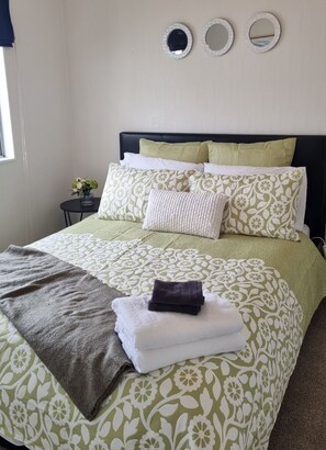 3 dormitorios, tabla de planchar con plancha, Internet y ropa de cama