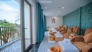 Sauna, hot tub, steam room, massages