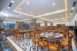 Free daily buffet breakfast
