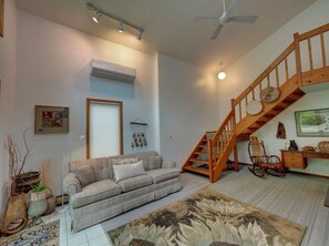 TV, fireplace - Miller's Landing (Traverse City)