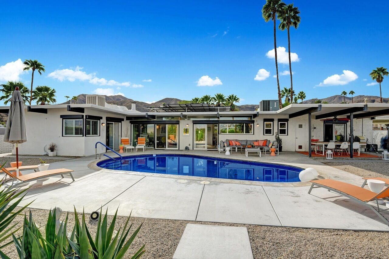 Private Mid-Century Gem With Sweeping Views of Palm Springs!