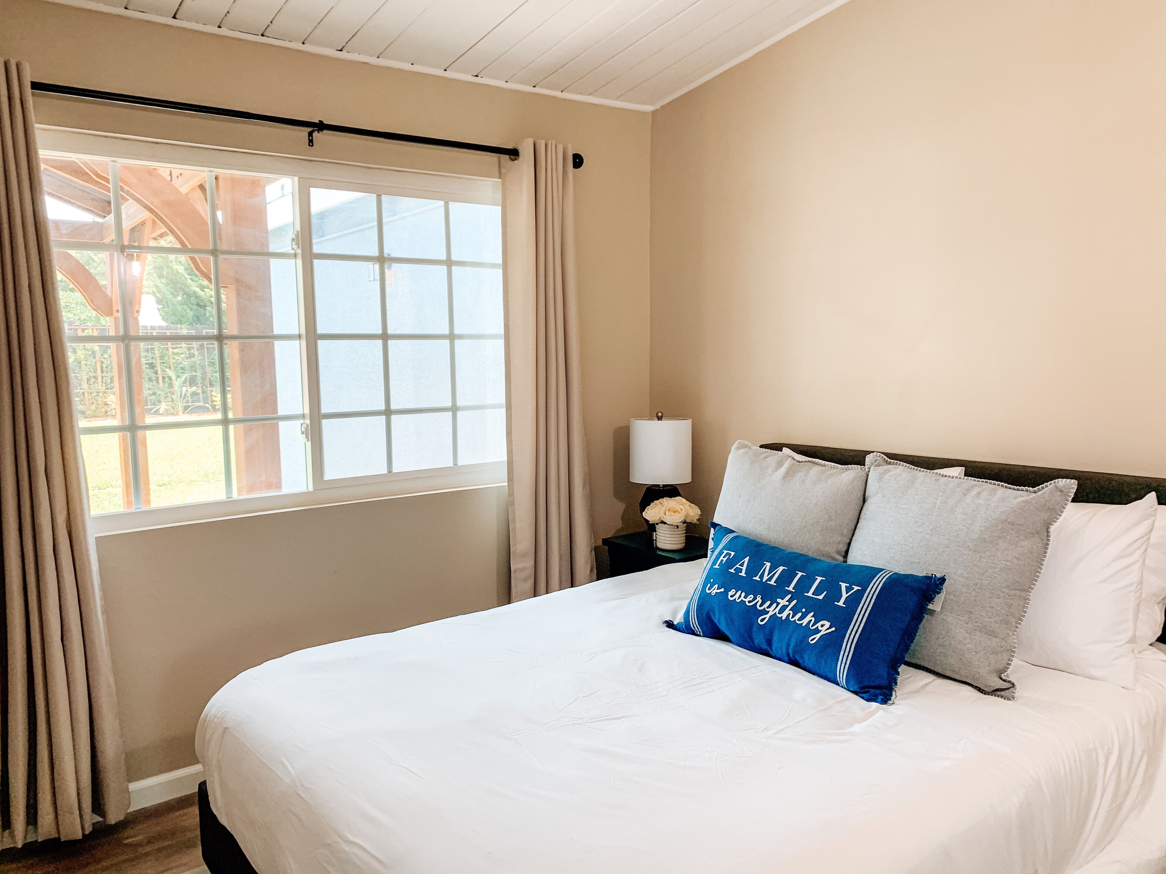 5 室のベッドルーム、アイロン / アイロン台、WiFi (無料)、ベッドシーツ