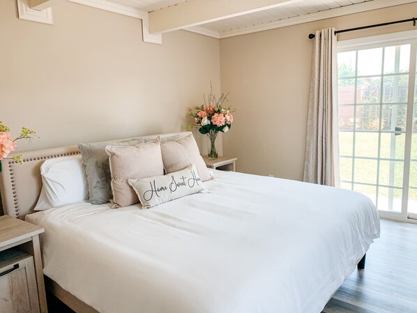 5 bedrooms, iron/ironing board, free WiFi, bed sheets