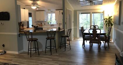 Cozy cove lake cottage
