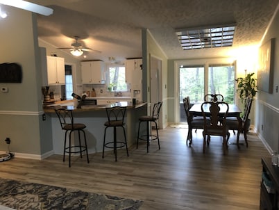 Cozy cove lake cottage