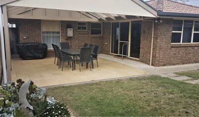 Beach Front, Fisherman's dream location near boat ramp and kid Friendly House