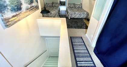 The Cottonwood Cottage - Farmhouse Charm and Comfort.