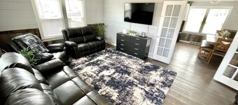 The Cottonwood Cottage - Farmhouse Charm and Comfort.  