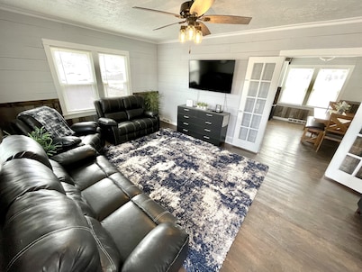 The Cottonwood Cottage - Farmhouse Charm and Comfort.  