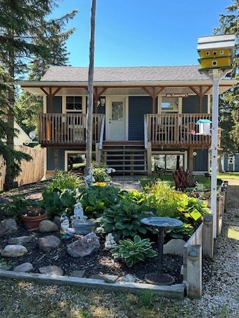 Exterior. Cozy Lake Cabin - 10% Discount for August 2025 Bookings